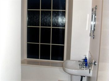 Hostal Acorn Guest House