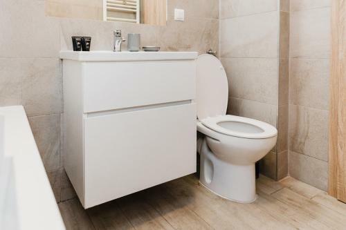 City View Apartment With Free Parking