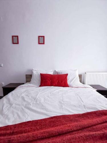 Cosy Apartment Near Forest With Private Parking