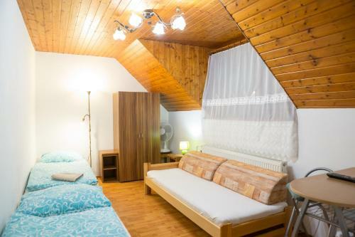 Hostal Ubytovanie Adina Polt�r