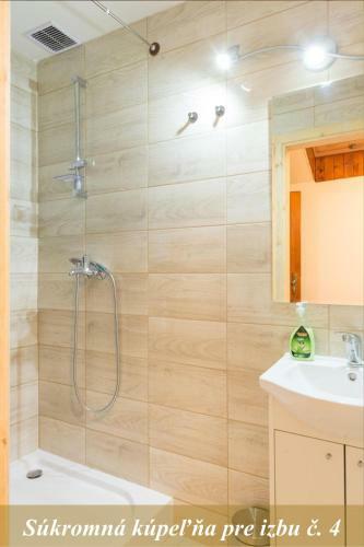 Hostal Ubytovanie Adina Polt�r
