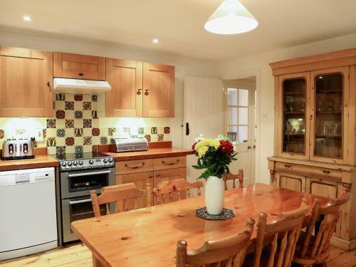 2 Salle Cottage