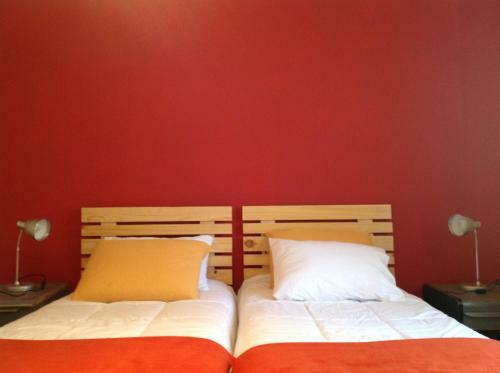 Hostal Pontoval B&B