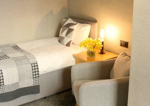 The Warwick Arms Hotel