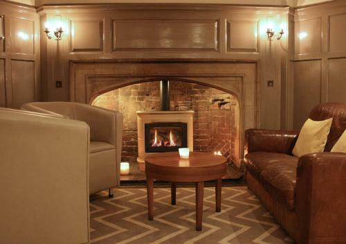 The Warwick Arms Hotel