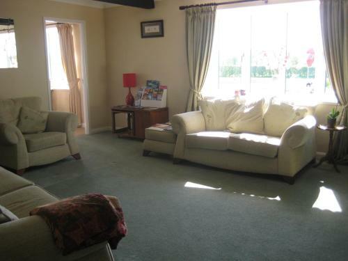 Hostal Crossroads House