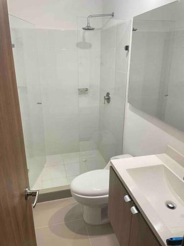 Modern & Peaceful Townhouse 15 Min From The City!!