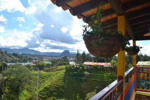 Roble Colonial - Apartahotel En Guatap�