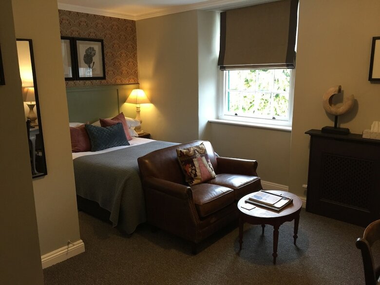 Bridge House Hotel
