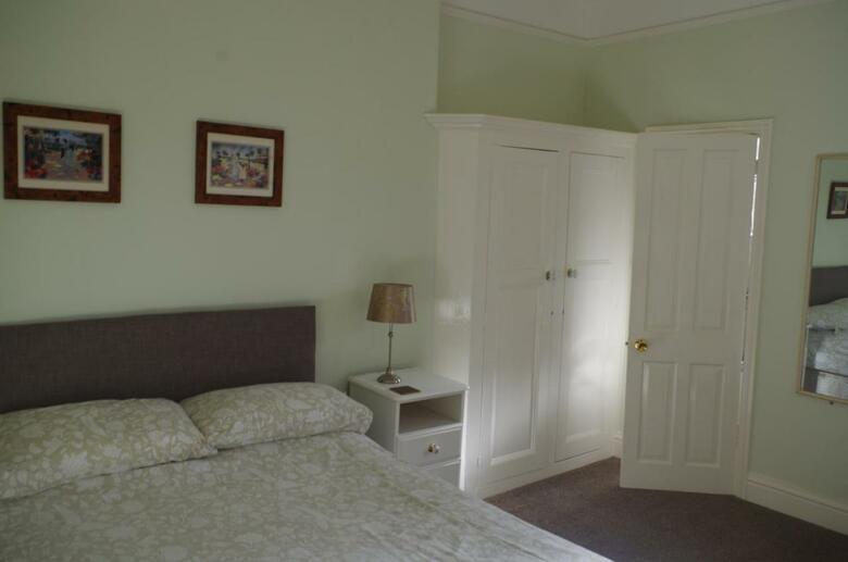 Hostal Varley House
