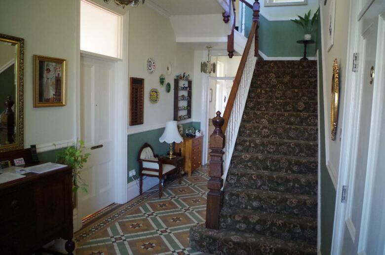 Hostal Varley House
