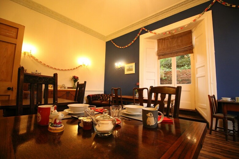 Bed & Breakfast Laston House