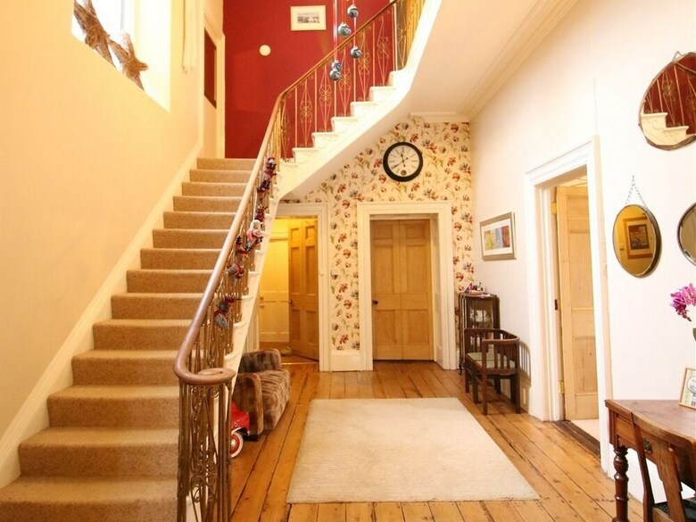 Bed & Breakfast Laston House