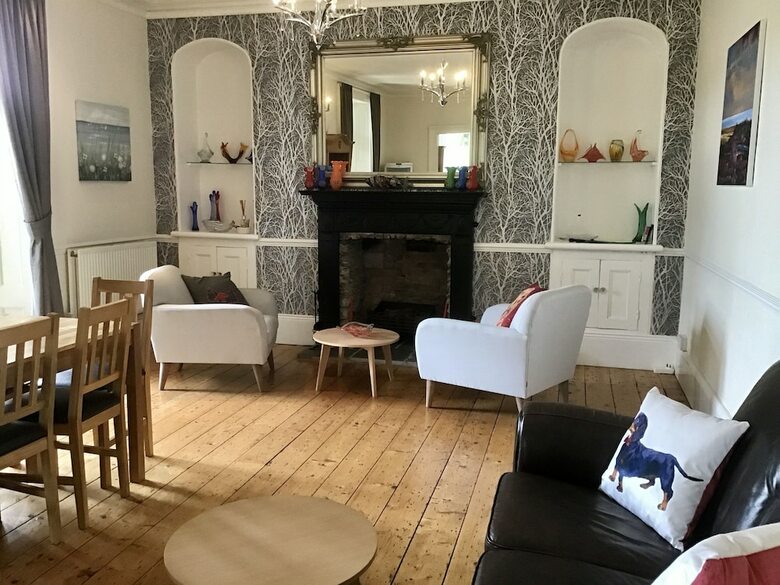 Hostal Epchris House
