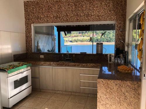 Casa Beira Lago Com Vista Para Montanha