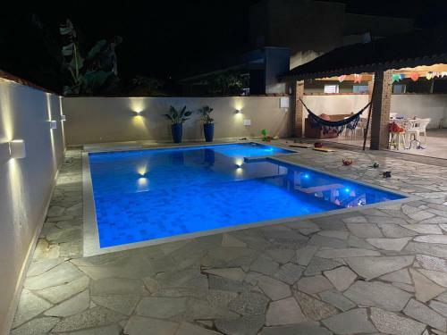 Casa Com Piscina E Churrasqueira Em Condominio