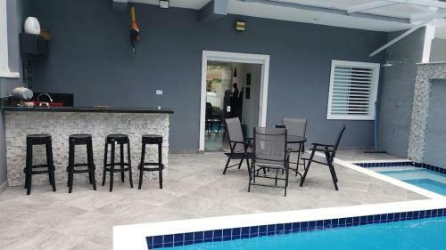 Casa Com Piscina Aquecida E Churrasq Em Massaguacu