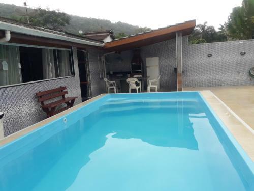 Casa Com Piscina Condom�nio Fechado