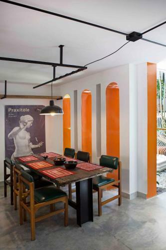 Lodge Colonial Villa In Laureles