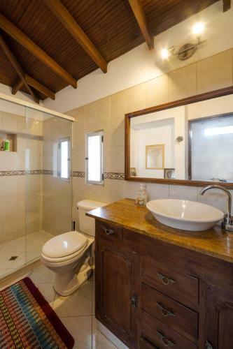 Lodge Colonial Villa In Laureles