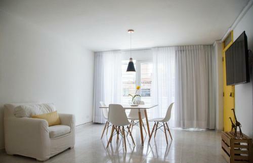 Home Aris Apartments 201