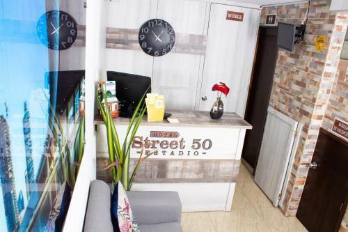 Hotel Street 50 Estadio
