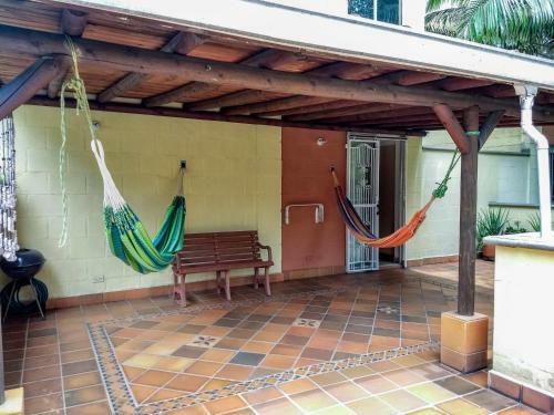 Apartamento Bueno, Bonito, Barato Y Cerca A El Poblado