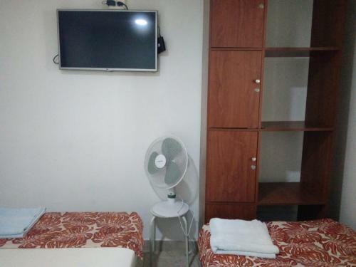Hostal Hospedaje Cerca Al Estadio Y La 70