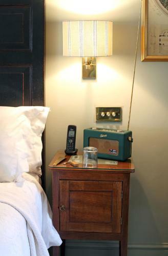 Bed & Breakfast Magazine Wood