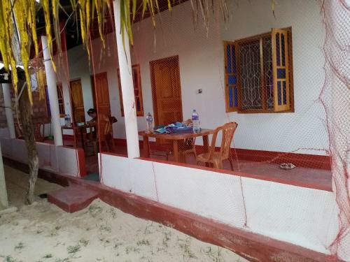 U New Guest House