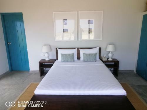 Hostal Bedrock Beach Bungalows