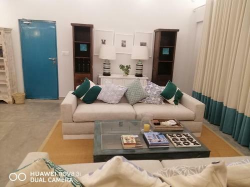 Hostal Bedrock Beach Bungalows