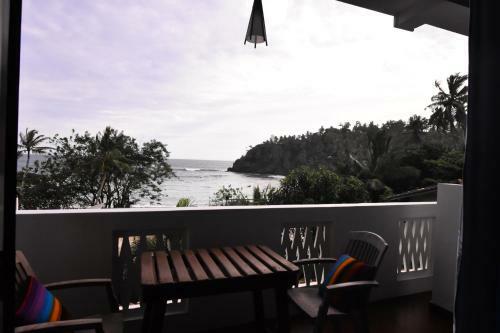 Hotel Surf View Mirissa