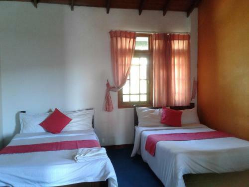 Hostal Dennis Inn