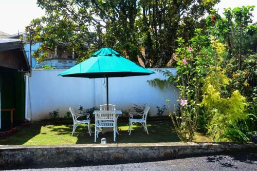 Hostal Little England Bungalow