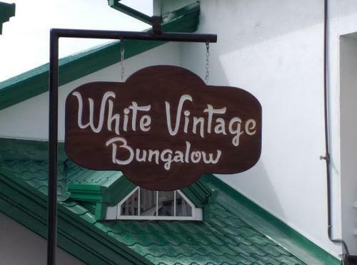 Hotel White Vintage Bunglow