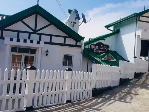 Hotel White Vintage Bunglow