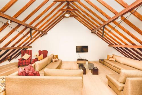 Villa Tudor Barn - Little England Cottages