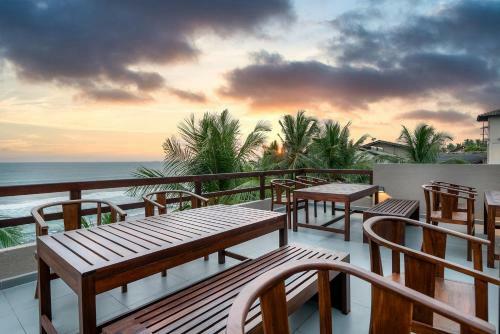 Reef Thalpe - 6 Bedroom Serviced Villa