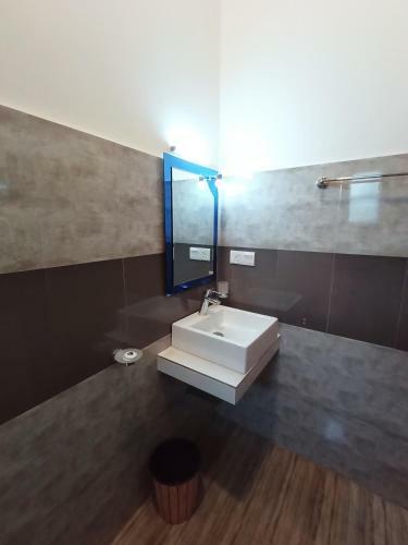 Hostal Three Elephant Holiday Inn