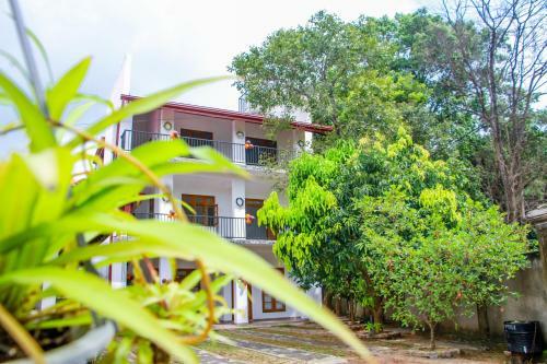 Hostal Three Elephant Holiday Inn