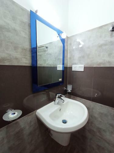 Hostal Three Elephant Holiday Inn