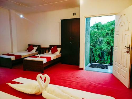 Hotel Pavona Lake