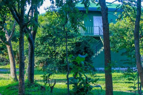 Hotel Pavona Lake