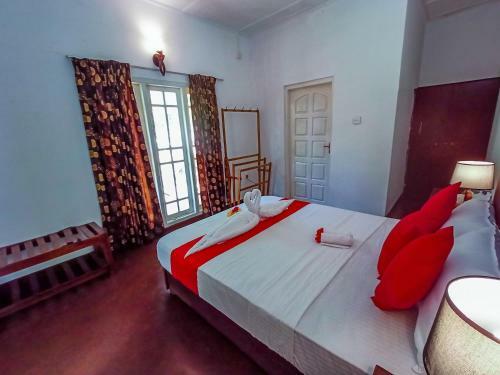 Hotel Pavona Lake