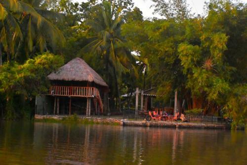 Hotel Pelican Lake