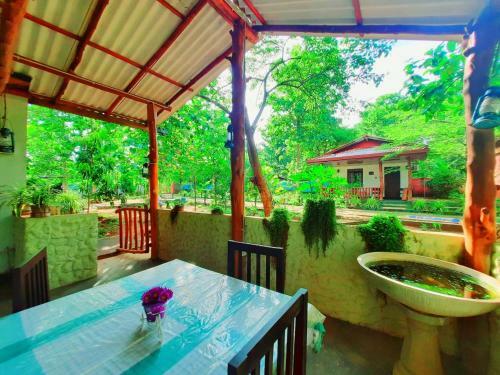 Bed & Breakfast Elephant's Joint