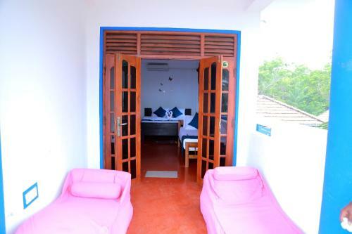 Hostal Golden Surfer Beach Hotel