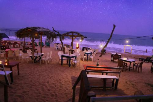 Hostal Golden Surfer Beach Hotel