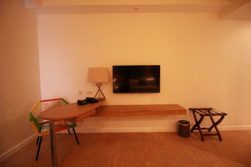 Ferra Hotel And Garden Suites